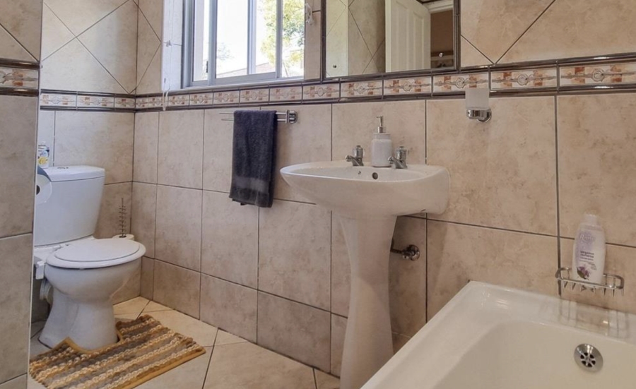 To Let 4 Bedroom Property for Rent in Rosendal Western Cape